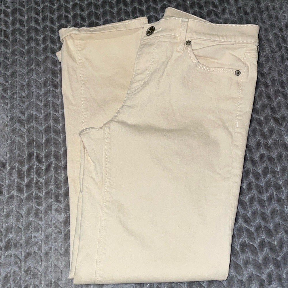 LOFT‎ Modern Cuffed Cropped Size 4 Jeans.